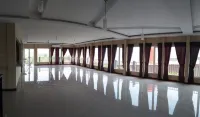 Bandengan Beach Hotel - parking