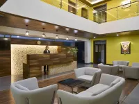 Hotel 3 Leaves - Airport Shuttle