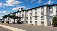 Service Plus Inns and Suites - parking