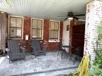 Private studio/parking in historic mansion, close to forsyth park, dogs welcome - บังกะโล