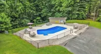 3Br 3BA Cabin, with Hot Tub, 3 Pools, Boat Ramp with Dock 1 Mile Away. for Sale! - Chalets