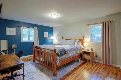 Fire Pit & Grill! Wooded Durham Retreat - Homestays
