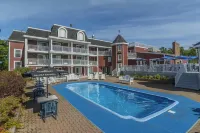 Inn on the Lake - Pools