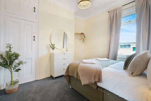 Elegant 4BR Houghton St Sleeps 7 by Stay With Us - 3 Yıldız