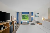 Spark by Hilton Brunswick - 3-Star