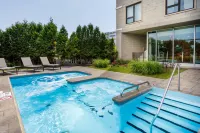 Four Points by Sheraton Lévis Convention Centre - Pools