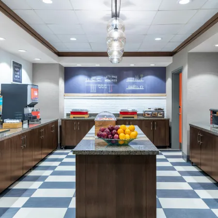 Hampton Inn & Suites Madison/Downtown