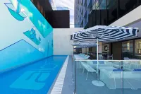 Aloft Perth - С бассейном