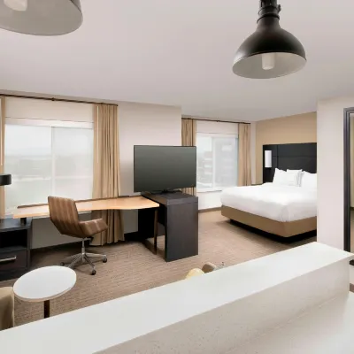 Residence Inn Denver Airport/Convention Center Hotel berhampiran Jalan Tower