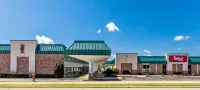 Red Roof Inn & Suites DeKalb - parking