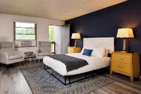 Catskill Seasons Inn - parking
