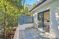 Poolside 2-bed Apartment Near Coolangatta - 3-Star