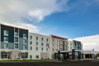 Hilton Garden Inn Cedar Rapids - موقف سيارات