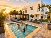 Private Pool Villa 3BR Gated 10 Min Downtown -  Casas de vacaciones