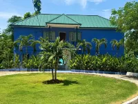 Award-winning villa with private beachfront and pool - 4-Sterne