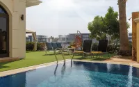 Maison Privee - Classic Beachfront Villa w/ Pool on Palm Jumeirah - Villas