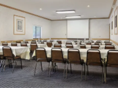 Days Inn by Wyndham Marquette Hotels in Marquette