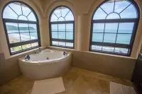 Spectacular 3 Bedroom Penthouse at Croc's Resort & Casino - Hot Tub