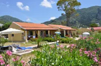 Beachfront Vacation Home "eftichia"