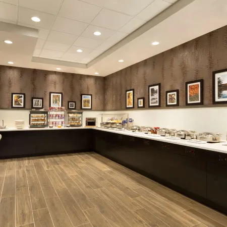 Hilton East Brunswick Hotel & Executive Meeting Center