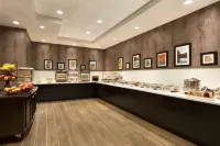 Hilton East Brunswick Hotel & Executive Meeting Center - breakfast