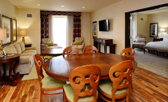 Woolley's Classic Suites Denver Airport