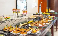 DoubleTree by Hilton Dubai Port Saeed - breakfast