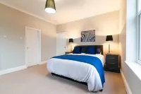 Modern Living 2 Bedroom Apartment South Wilmslow Hotels near The Unitarian Meeting House