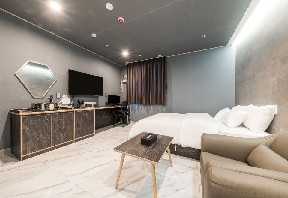 5. 수원역 Hote..