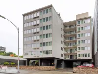 La Quinta Inn & Suites by Wyndham Seattle Downtown Hotels near Amazon Spheres