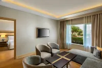 Holiday Inn Agra MG Road Отели рядом с достопримечательностью «Rai Cabs»