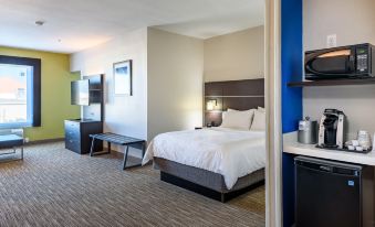 Holiday Inn Express & Suites Bastrop
