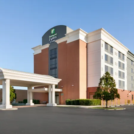 Holiday Inn Express & Suites NORFOLK AIRPORT by IHG