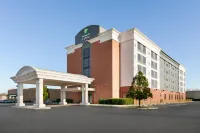 Holiday Inn Express & Suites Norfolk Airport Hôtels à proximité de : Lane Bryant (JANAF Shopping Yard)