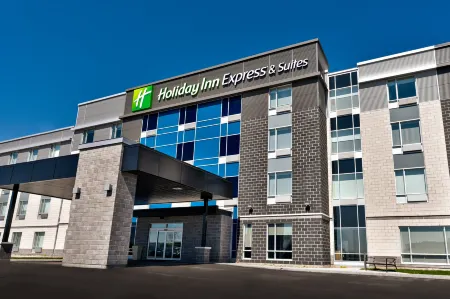 Holiday Inn Express & Suites Trois-Rivieres Ouest Отели рядом с достопримечательностью «Парк Сарсель»
