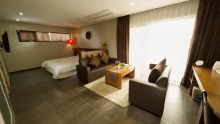 02221120009ejf2zfCE8E R 320 180 R5 D