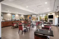 Clarion Pointe Forsyth I-75 - breakfast