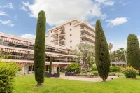 The Originals Boutique, Hôtel les Strélitzias Hotel dekat Antibes-Juan les Pins Train Station