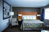 Super 8 by Wyndham Holbrook