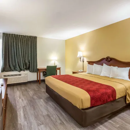 Econo Lodge Inn & Suites Fairview Heights St Louis