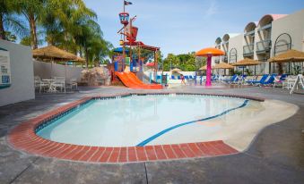 Howard Johnson by Wyndham Anaheim Hotel & Water Playground