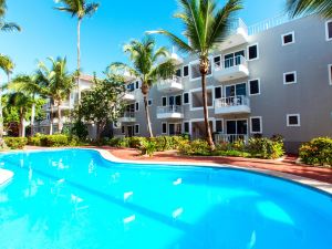 Hotel Tropicana Suites Deluxe Beach Club & Pool