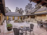 Tower Lodge Hotels in Pokolbin