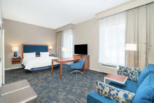 Hampton Inn & Suites Newburgh - Stewart Airport