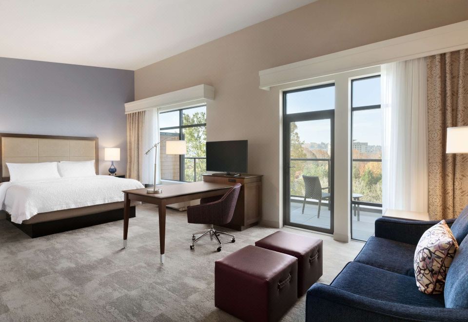 Hampton Inn and Suites Seattle/Renton