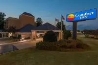 Comfort Inn Fayetteville Near Fort Bragg - Parkering