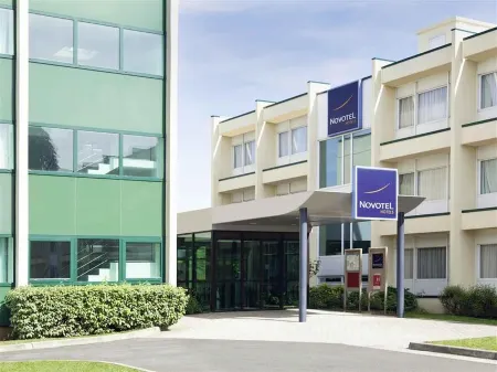 Novotel Chartres Отели рядом с достопримечательностью «Maison du Saumon»