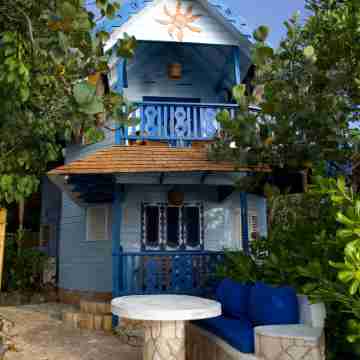 The Caves Hotel Exterior