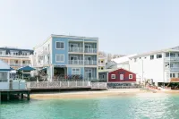 Bicycle Street Inn and Suites Hotels near Decked out