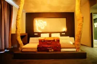 Oniropetra Boutique Hotel